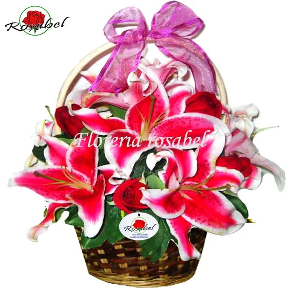 Canasta de Rosas y Liliums, para regalos de cumpleaños y de amor