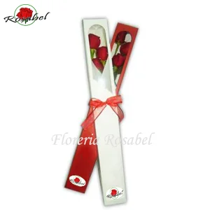 Caja con 3 rosas rojas para regalar