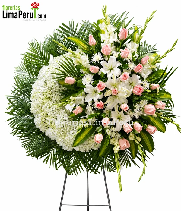 Corona fúnebre rosada para mujer con rosas, lirios y hortensias blancas