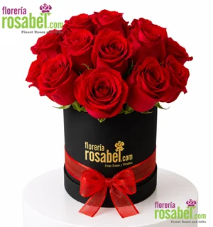 Sombrerera media con 12 rosas rojas frescas con delivery el mismo día en Lima